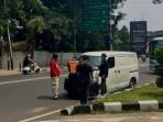 Penilangan-mobil-dobel-kabin-Komedian-Sule-baju-merah.jpg