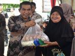 Penjabat-Sekretaris-Daerah-OKI-MRefly-MS-menyampaikan-operasi-pasar-murah.jpg