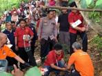 Peragaan-adegan-rekonstruksi-kasus-kematian-Brigadir-Esco-Fasca-Rely-di-Dusun-Nyiur.jpg