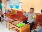 Polisi-mendatangai-SD-Sanenrejo-02-Kecamatan-Tempurejo-Jember-Jawa-Timur.jpg