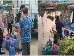 Polisi-mendistribusikan-air-bersih-kepada-warga-di-Kecamatan-Air-Sugihan-OKI.jpg