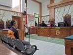 Poniman-mendengarkan-putusan-ha.jpg