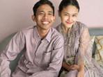 Potret-Dede-Sunandar-dan-Karen-Hertatum.jpg