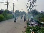 Ratusan-Warga-Kampung-Sukosari-Palembang-Bersihkan-Jalan-Sukosari-II.jpg