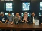 Roy-Suryo-Rismon-Sianipar-dan-Dokter-Tifa-saat-launching-buku-soal-ijazah-Jokowi.jpg