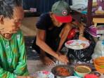 SEHIDUP-SEMATI-Husen-Husen-Bin-Gega-kanan-dan-Habiba-Binti-Agera-kiri-di-rumah-anakn.jpg