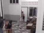Sambil-Pegang-Parang-Viral-Pria-di-Babatan-Saudagar-Ogan-Ilir-Coba-Bobol-Rumah-Nyaris-Diamuk-Massa.jpg