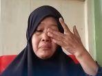 Sang-ibu-tak-kuasa-menahan-tangisnya.jpg