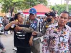 Satpol-PP-Pati-bak-kebingungan-hingga-mengembalikan-ratusan-dus-air-minera-pada-massa-u.jpg