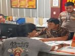 Tak-Sengaja-Saling-Tatap-Saat-Cari-Alamat-Ojol-di-Palembang-Ditusuk-Pria-Tak-Dikenal-di-Jalan.jpg