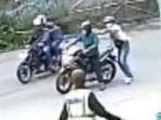 Tangkapan-layar-memperlihatkan-seorang-pengendara-motor-pria-yang-diduga-menjadi.jpg
