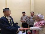 Tersangka-Kasus-Pencurian-Menikah-di-Penjara-Polres-Empat-Lawang.jpg