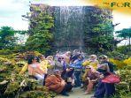 The-Forest-Resto-di-seduduk-putih.jpg
