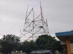 Tower-yang-hendak-dibongkar-pekerja-vendor-sudah-dipasangi-garis-polisi.jpg