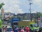 Truk-Tabrak-Lalu-Seret-Tiang-Listrik-di-Jalan-MP-Mangkunegara-Palembang.jpg