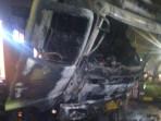 Viral-Fuso-Hangus-Terbakar-di-Pool-Alat-Berat-di-Sukarami-Palembang-Sopir-Langsung-Melompat.jpg