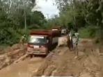 Viral-Jalan-Rusak-di-Cengal-Oki.jpg