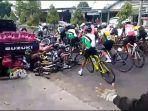 Viral-Puluhan-Pembalap-Pra-Pon-Jatuh-Ke-Bawah-Pikap-Gas-Elpiji-Polisi-Klarifikasi-Lintasan-Steril.jpg