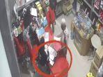 Viral-Rekaman-CCTV-Iphone-Karyawan-Bengkel-Dicuri-Orang-yang-Datang-Dengan-Modus-Minta-Sumbangan.jpg