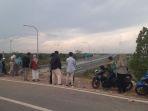 Viral-Wisata-Dadakan-Baru-di-Palem-Raya-Ogan-Ilir-Menikmati-Akses-Jalan-Tol-Dari-Atas-Jembatan.jpg
