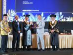 Wagub-Cik-Ujang-Hadiri-Wisuda-Universitas-Terbuka-Palembang.jpg