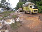 Warga-Ngeluh-Jalan-di-Tanjung-Batu-Ogan-Ilir-Mirip-Kubangan-Sapi-Saat-Musim-Hujan-Tak-Ada-Perbaikan.jpg