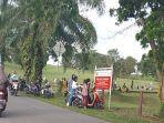 Warga-Pilih-Isi-Liburan-Lebaran-di-lapangan-Golf-Pendopo-PALI.jpg