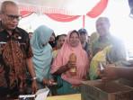 Warga-Serbu-Paket-68-Ribu-Beras-dan-Minyak-di-Sekayu.jpg