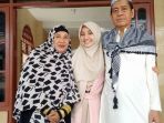 aisyah-bahar-bersama-ayah-dan-ibunya_20180105_083216.jpg