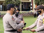 ajak-warga-satu-kelurahan-vaksin-polisi-berpangkat-aipda-dapat-penghargaan.jpg
