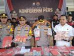 ajaran-Kepolisian-Resor-Polres-Lumajang-merilis-kasus-dugaan-pencurian-10-kilogram-em.jpg