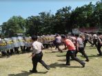 aksi-anggota-polres-muaraenim_20180207_090306.jpg