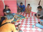 anggota-polsek-sukarami-mendatangi-kediaman-korban-begal-di-karya-baru-aal-kamis-30122021.jpg