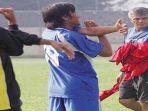 arcan-iurie-saat-melatih-persib-bandung.jpg