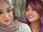 aurel-hermansyah-jilbab-rambut-ungu.jpg