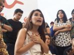 ayu-ting-ting-ditemui-di-kawasan-kebon-sirih-jakarta-pusat-jumat-18112016_20161119_121909.jpg