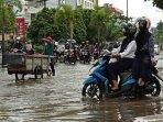 banjir-di-jalan-r-soekamto-rabu.jpg