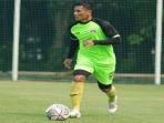 bek-mitra-kukar-rendy-siregar-yang-dikabarkan-bakal-didatangkan-sriwijaya-fc.jpg