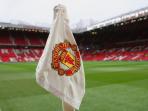 bendera-putih-dengan-logo-manchester-united_20160209_112212.jpg