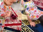 betapa-gemasnya-tingkah-gala-sky-saat-praktek-belajar-salat-menggunakan-sajadah.jpg