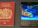 blackberry-passport-jika-disandingkan-dengan-dokumen-passport.jpg