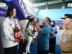 boyong-Medali-Emas-pada-Nomor-Renang-100-Meter-Gaya-Bebas.jpg