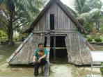 buchari-sag-foto-di-rumah-suku-dayak-kalimantan_20160824_180246.jpg