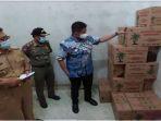 bupati-lanosin-hamzahmemeriksa-gudang-simpan-stok-12-ton-minyak-goreng-senin-2122022.jpg