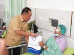 cik-ujang-hadiri-operasi-katarak-gratis.jpg