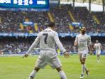 cristiano-ronaldo-merayakan-gol_20160515_085707.jpg