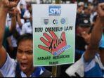 demonstrasi-buruh-tolak-ruu-cipta-kerja.jpg