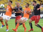 duo-pemain-persija-ivan-carlos-dan-marko-simic-kanan-duel-dengan-dua-pilar-ratchaburi_20180710_200150.jpg