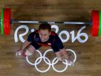 ekspresi-eko-yuli-irawan-setelah-gagal-mengangkat-beban-di-olimpiade-2016_20160809_113000.jpg