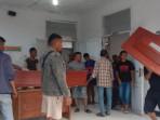 eluarga-korban-saat-menjemput-jenazah-korban.jpg
